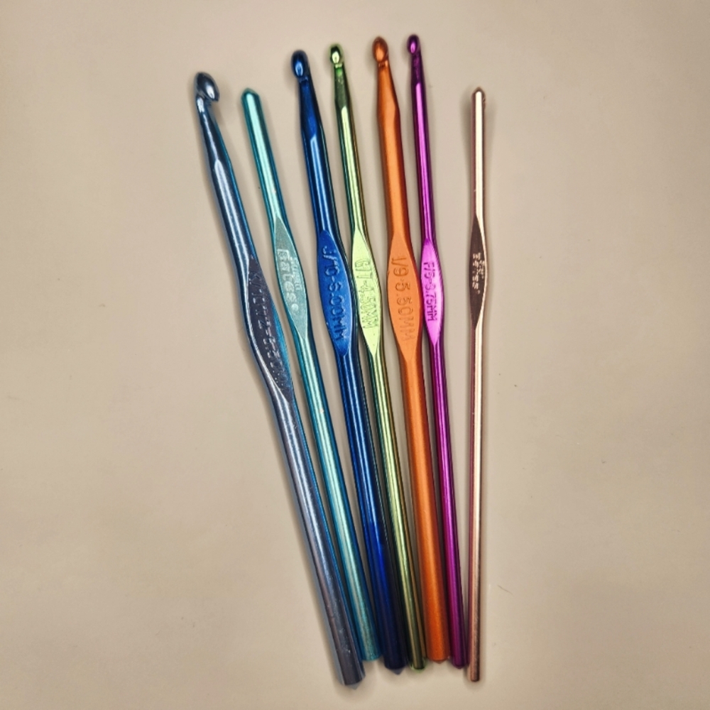 Susan Boys Crochet Hooks sizes you can see on 2nd picture